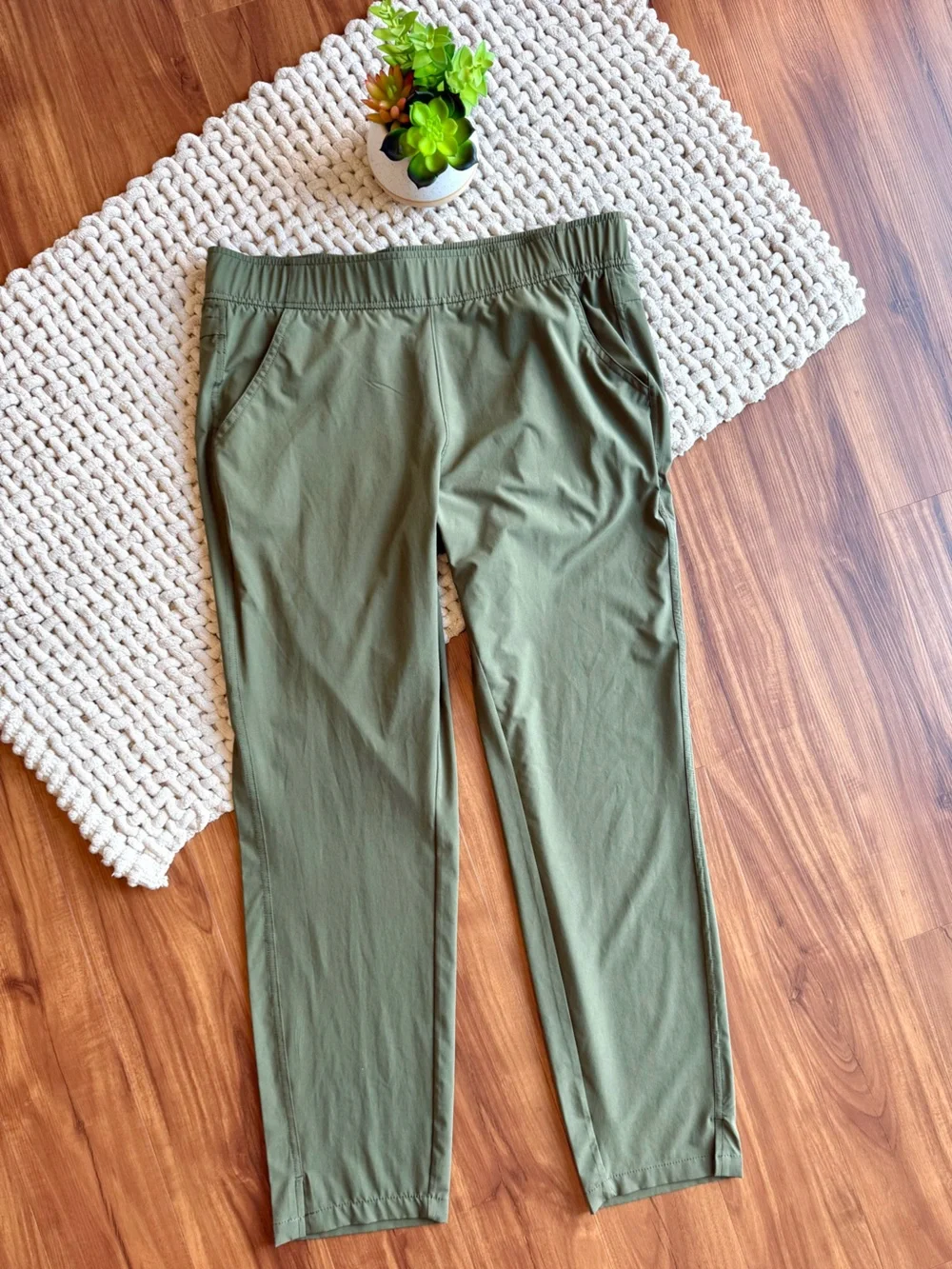 Eddie Bauer | Women’s Departure Ankle Pants | Olive Green | Medium